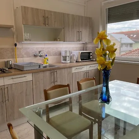 Pingvin Cukraszda Felso Szint 3* Balatonmariafurdo