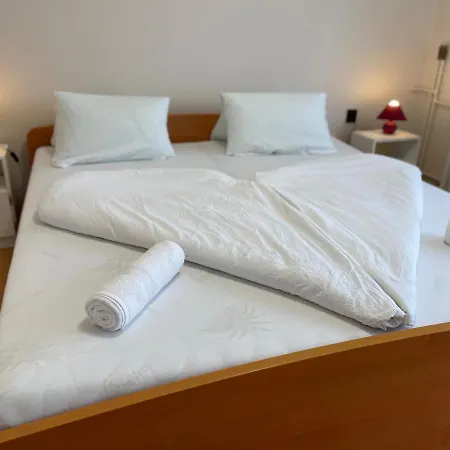 Vendégház Pingvin Cukrászda Felső Szint 3*