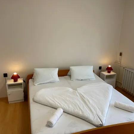 Pingvin Cukraszda Felso Szint Guest house 3*