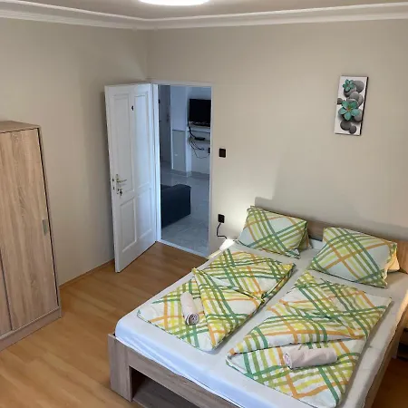 Guest house Pingvin Cukraszda Felso Szint 3*