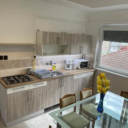 Guest house Pingvin Cukraszda Felso Szint 3*
