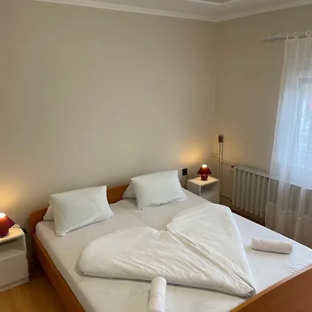 Pingvin Cukraszda Felso Szint Guest house 3*