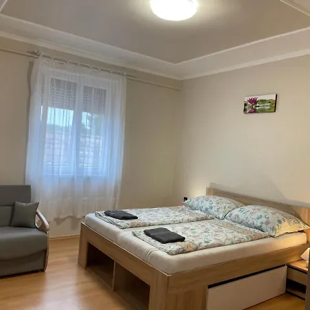 Pingvin Cukraszda Felso Szint 3* Balatonmariafurdo