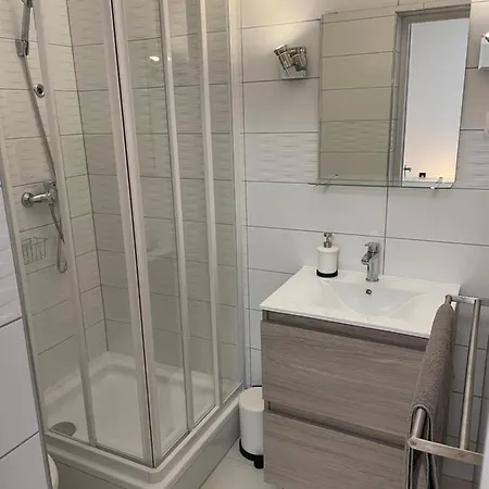 Pingvin Cukraszda Felso Szint Guest house 3*