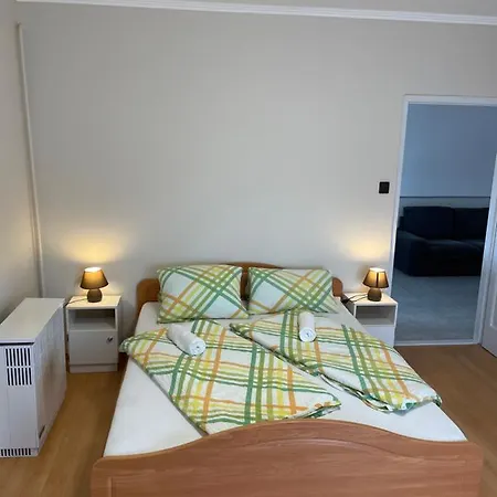Pingvin Cukraszda Felso Szint Guest house 3*