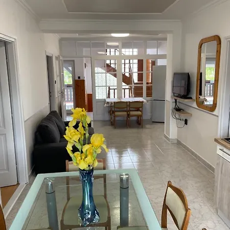 Pingvin Cukraszda Felso Szint Guest house