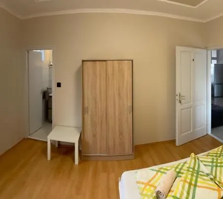 Pingvin Cukraszda Felso Szint Pensionat 3*