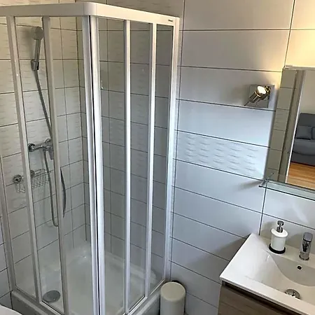 Pingvin Cukraszda Felso Szint 3* Balatonmariafurdo