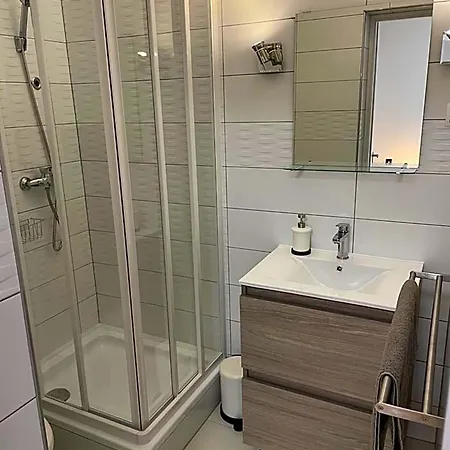 Pingvin Cukraszda Felso Szint Guest house