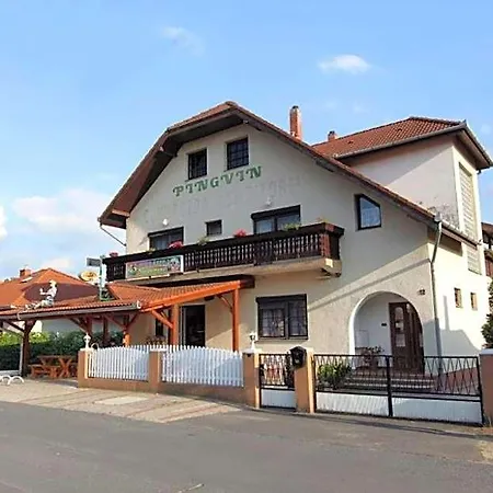 Pingvin Cukraszda Felso Szint Guest house 3*