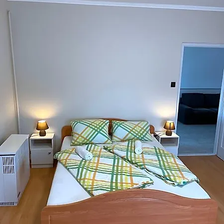Pingvin Cukraszda Felso Szint Guest house 3*