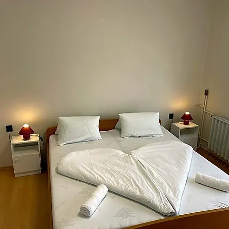 Guest house Pingvin Cukraszda Felso Szint Balatonmariafurdo