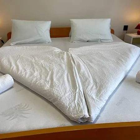 Pingvin Cukraszda Felso Szint Guest house 3*