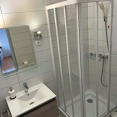 Pingvin Cukraszda Felso Szint 3* Balatonmariafurdo