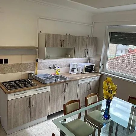 Pingvin Cukraszda Felso Szint 3* Balatonmariafurdo
