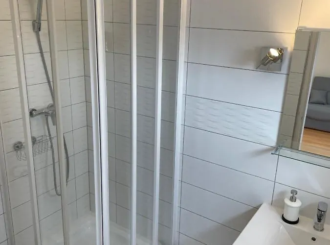 Pingvin Cukraszda Felso Szint בית הארחה 3*