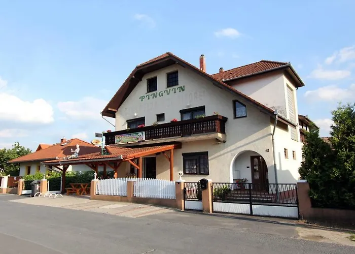 בית הארחה Pingvin Cukraszda Felso Szint